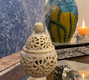 Gift Ideas: Bakhoor Burner And Scented Candles